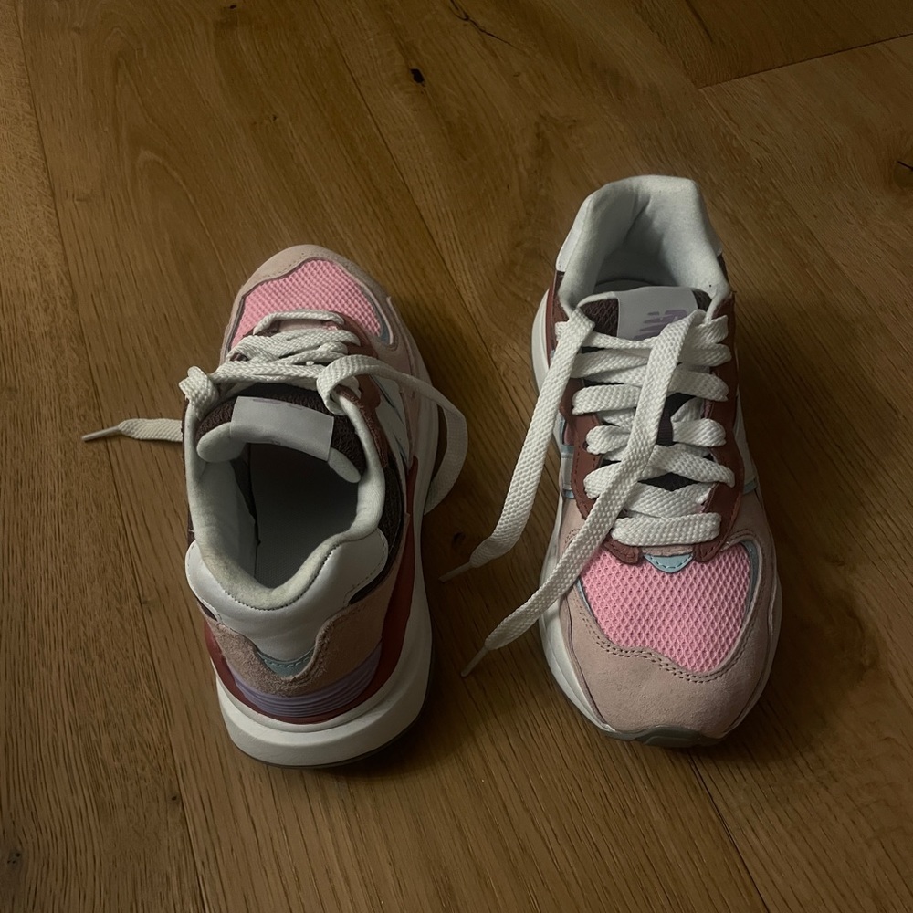 New Balance 5740 Womens Size 7